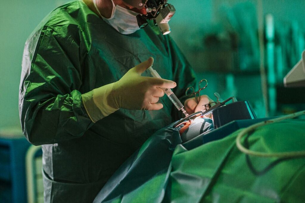 Endoskopowa operacja dróg łzowych (dakriocystorinostomia) w bloku operacyjnym